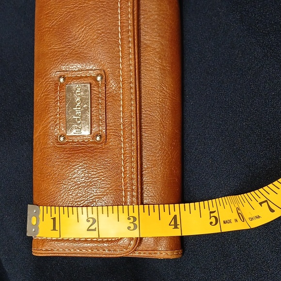 Liz Claiborne Tan Leather Wallet - Picture 9 of 9